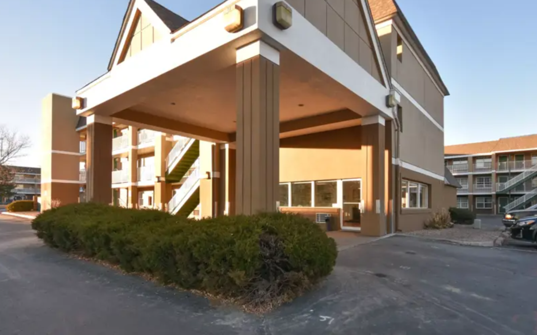 HomeTowne Studios – Lakewood West