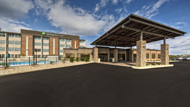 HOLIDAY INN EXPRESS LOUISVILLE AIRPORT EXPO CENTER