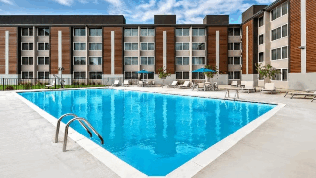 Holiday Inn 07