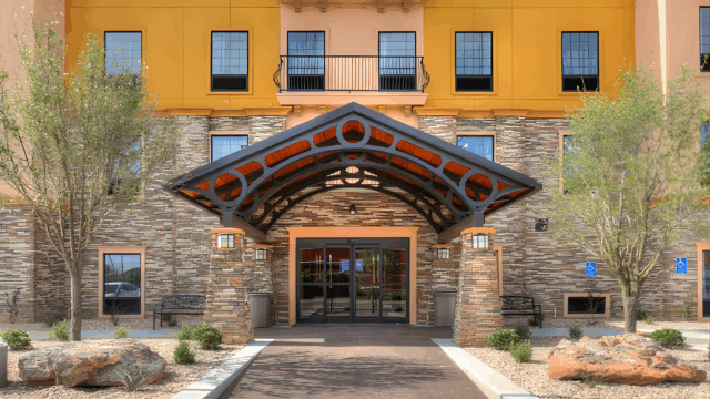 Staybridge Suites Lub (1)