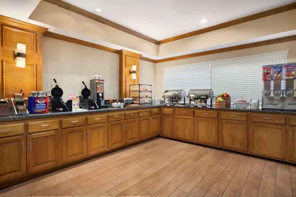TXL75BreakfastArea2_1