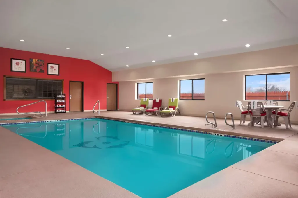 TXL75PoolCourtyard1_1