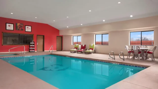 TXL75PoolCourtyard1_1