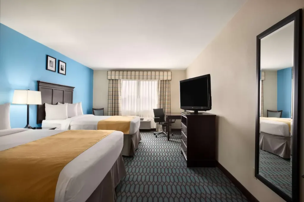 TXL75StandardRoomsBedroom2_1