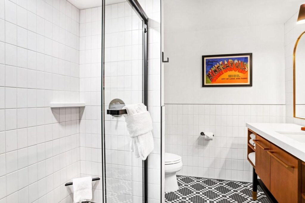 Guestroom Bathroom 2