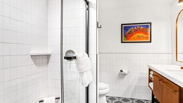 Guestroom Bathroom 2